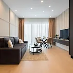 Lavender Luxury King Bed Apartment, Underground Parking Near Promenada Bussiness Center Appartement *