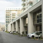 Lavender Luxury King Bed Apartment, Underground Parking Near Promenada Bussiness Center