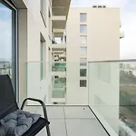 Appartement Lavender Luxury King Bed Apartment, Underground Parking Near Promenada Bussiness Center *