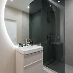 Lavender Luxury King Bed Apartment, Underground Parking Near Promenada Bussiness Center Appartement Boekarest