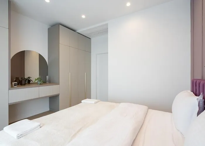 Lavender Luxury King Bed Apartment, Underground Parking Near Promenada Bussiness Center Boekarest