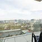 Lavender Luxury King Bed Apartment, Underground Parking Near Promenada Bussiness Center *
