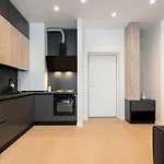 Lavender Luxury King Bed Apartment, Underground Parking Near Promenada Bussiness Center Apartamento