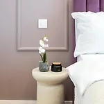 Apartamento Lavender Luxury King Bed Apartment, Underground Parking Near Promenada Bussiness Center