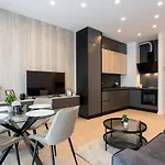Lavender Luxury King Bed Apartment, Underground Parking Near Promenada Bussiness Center * Bucarest