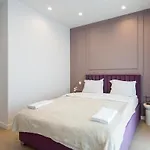 Lavender Luxury King Bed Apartment, Underground Parking Near Promenada Bussiness Center