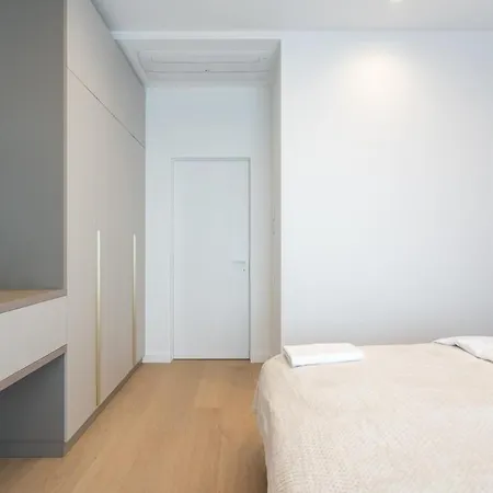 Lavender Luxury King Bed Apartment, Underground Parking Near Promenada Bussiness Center *