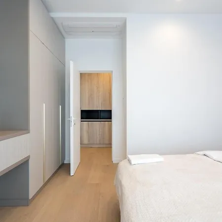 Lavender Luxury King Bed Apartment, Underground Parking Near Promenada Bussiness Center アパート ブカレスト