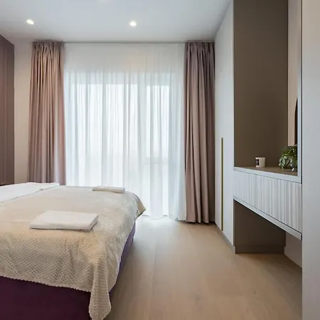 Lavender Luxury King Bed Apartment, Underground Parking Near Promenada Bussiness Center Апартаменты Бухарест