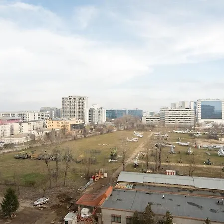 Lavender Luxury King Bed Apartment, Underground Parking Near Promenada Bussiness Center Апартаменты