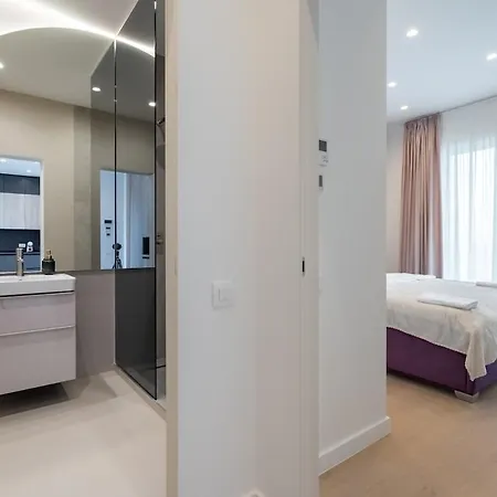 Апартаменты Lavender Luxury King Bed Apartment, Underground Parking Near Promenada Bussiness Center