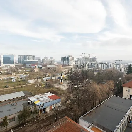 Lavender Luxury King Bed Apartment, Underground Parking Near Promenada Bussiness Center Апартаменты *