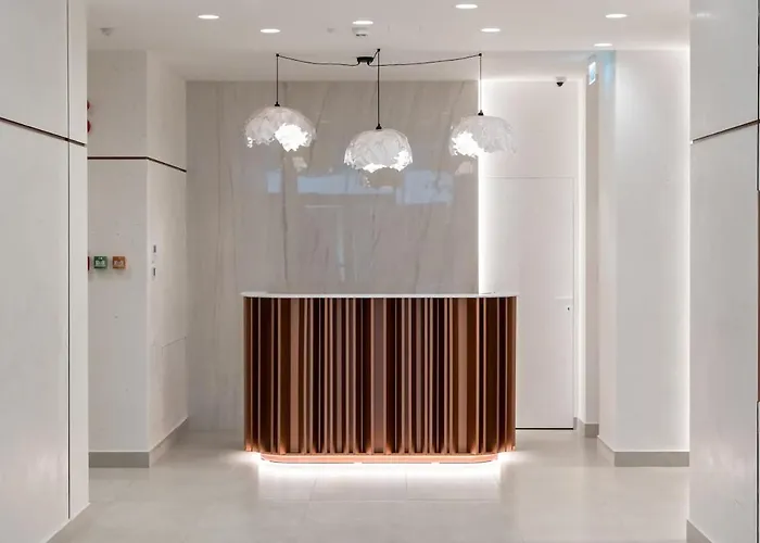 Lavender Luxury King Bed Apartment, Underground Parking Near Promenada Bussiness Center Apartment