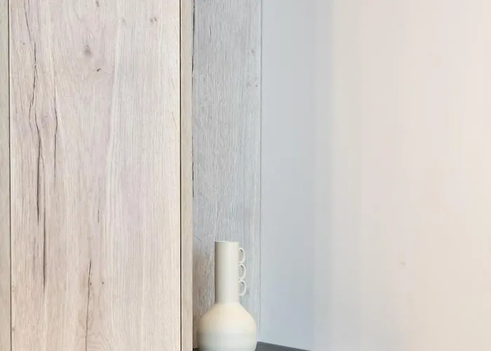 Apartman Lavender Luxury King Bed Apartment, Underground Parking Near Promenada Bussiness Center