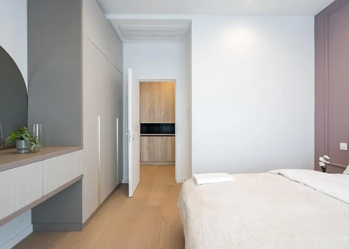 Lavender Luxury King Bed Apartment, Underground Parking Near Promenada Bussiness Center Apartment Bucharest