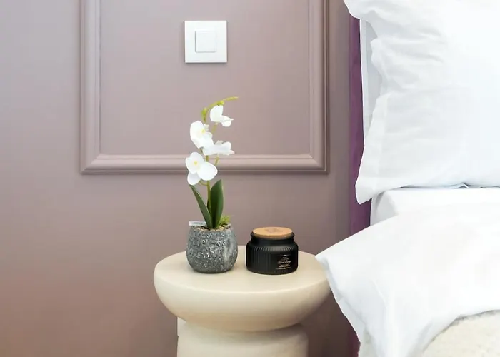 Apartman Lavender Luxury King Bed Apartment, Underground Parking Near Promenada Bussiness Center