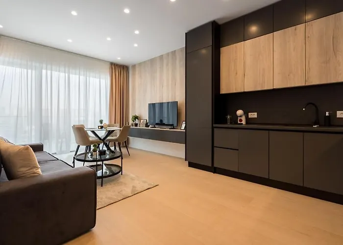 Lavender Luxury King Bed Apartment, Underground Parking Near Promenada Bussiness Center Apartman *