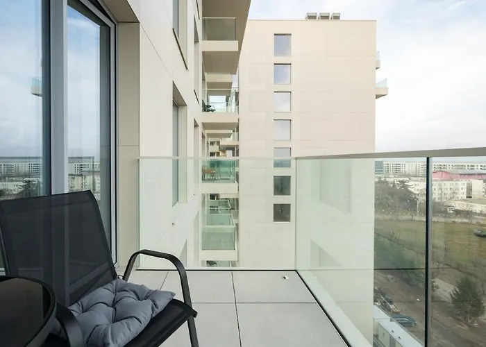 Apartment Lavender Luxury King Bed Apartment, Underground Parking Near Promenada Bussiness Center *