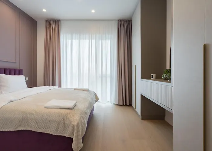 Lavender Luxury King Bed Apartment, Underground Parking Near Promenada Bussiness Center Apartman Bukarest
