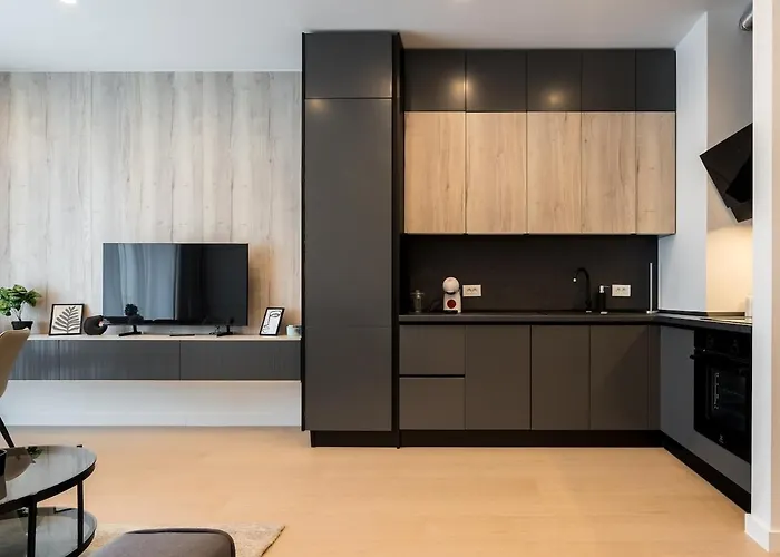 Lavender Luxury King Bed Apartment, Underground Parking Near Promenada Bussiness Center *