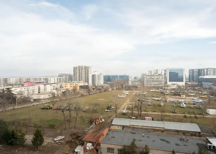 Lavender Luxury King Bed Apartment, Underground Parking Near Promenada Bussiness Center Apartman