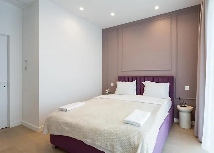 Lavender Luxury King Bed Apartment, Underground Parking Near Promenada Bussiness Center