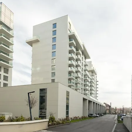 Lavender Luxury King Bed Apartment, Underground Parking Near Promenada Bussiness Center * 布加勒斯特