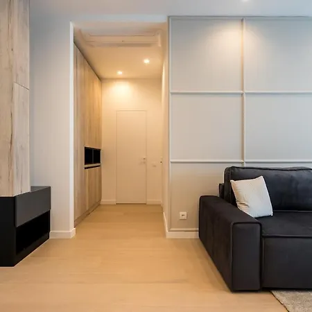 Lavender Luxury King Bed Apartment, Underground Parking Near Promenada Bussiness Center * Bukareszt