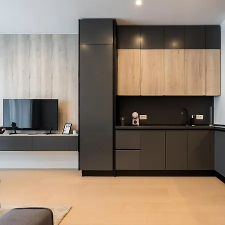 Lavender Luxury King Bed Apartment, Underground Parking Near Promenada Bussiness Center *