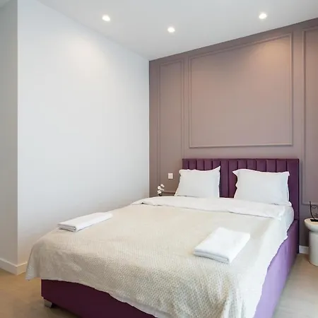 Lavender Luxury King Bed Apartment, Underground Parking Near Promenada Bussiness Center