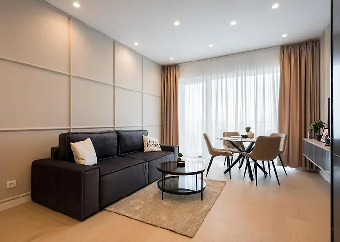 Lägenhet Lavender Luxury King Bed Apartment, Underground Parking Near Promenada Bussiness Center *