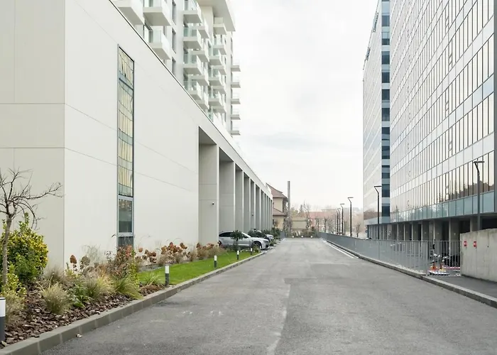 Lavender Luxury King Bed Apartment, Underground Parking Near Promenada Bussiness Center Bukarest