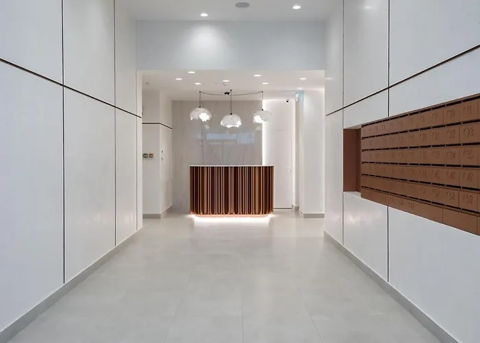 Lavender Luxury King Bed Apartment, Underground Parking Near Promenada Bussiness Center