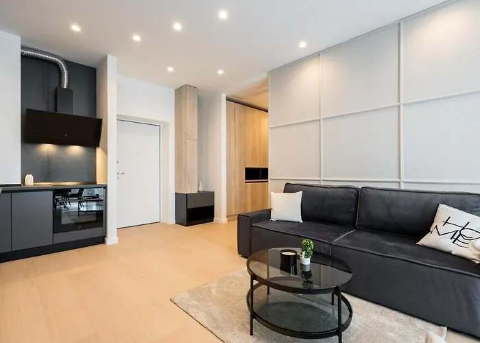 Lägenhet Lavender Luxury King Bed Apartment, Underground Parking Near Promenada Bussiness Center *